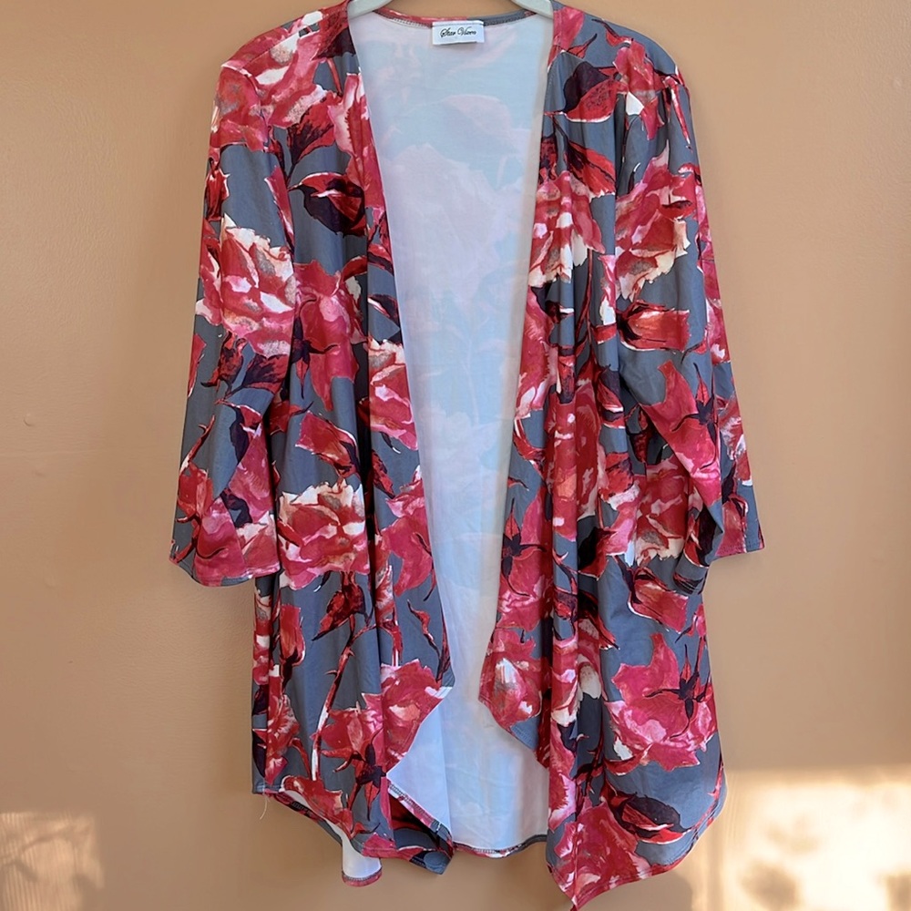 Star Vixen cardigan, gray with pink and red flowers, size 1X